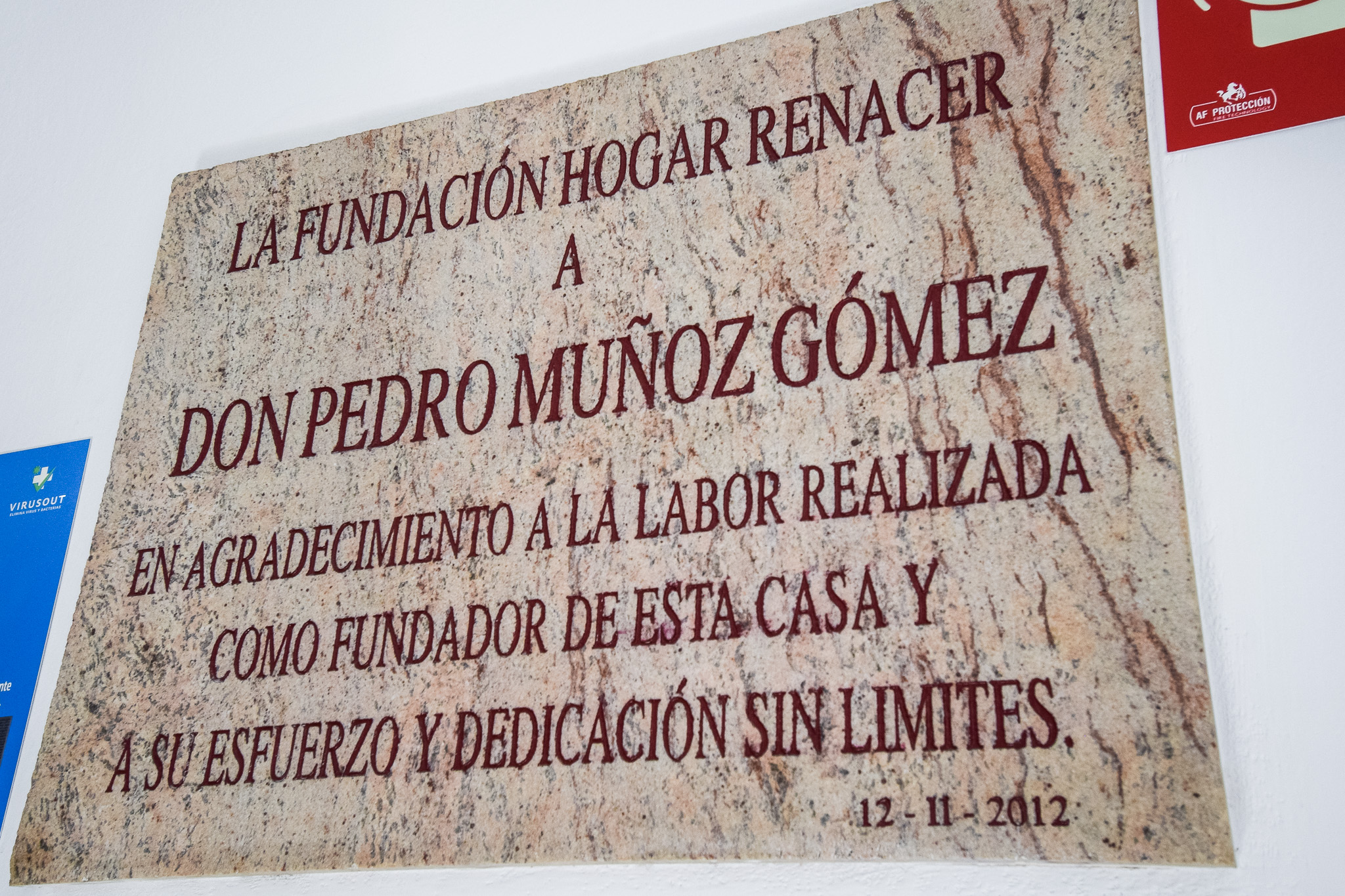 Placa Fundación Renacer Honor a Pedro Muñoz